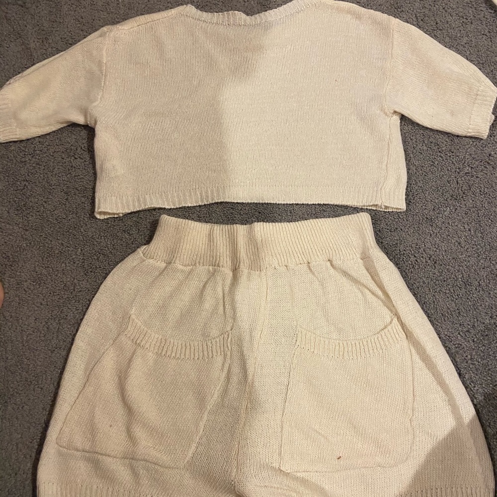 crop and shorts set now to big on me